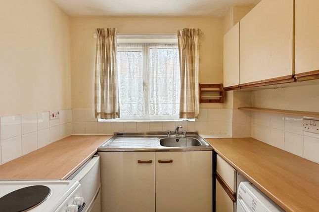 54, The Tynings, Westbury photo 2