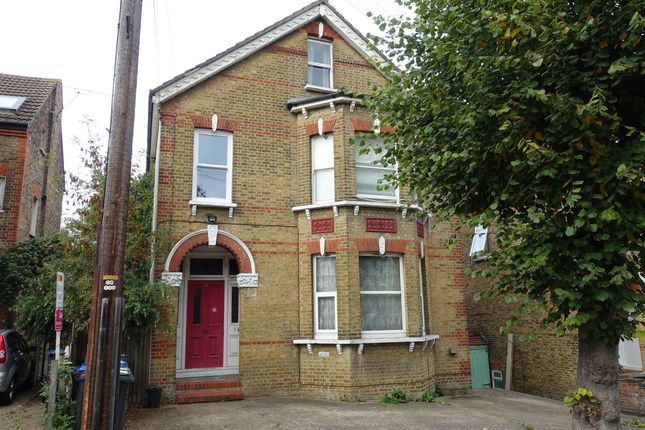 Flat to rent in Dornton Road, South Croydon