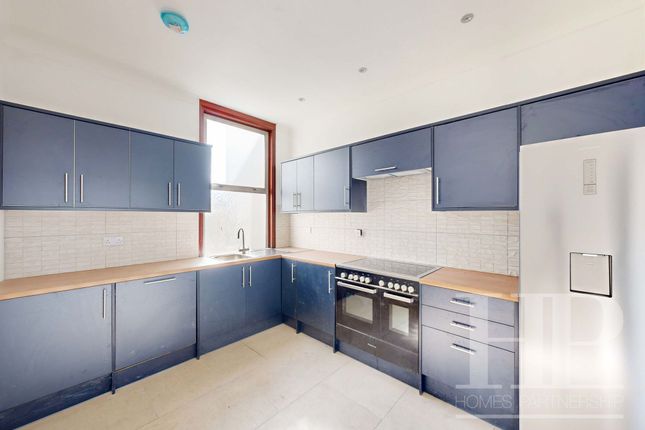 Room 3, 10 Balcombe Road, Horley photo 3