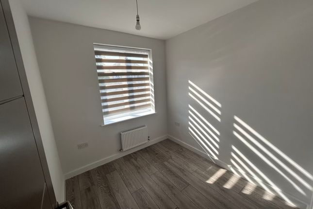64, FLAT 2, Ravenscroft Avenue, Wembley photo 5