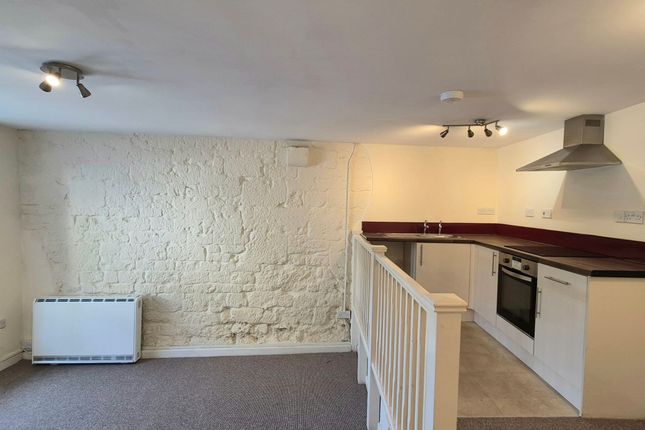 Flat 3, 40/42 Long Street, Dursley, Dursley photo 3