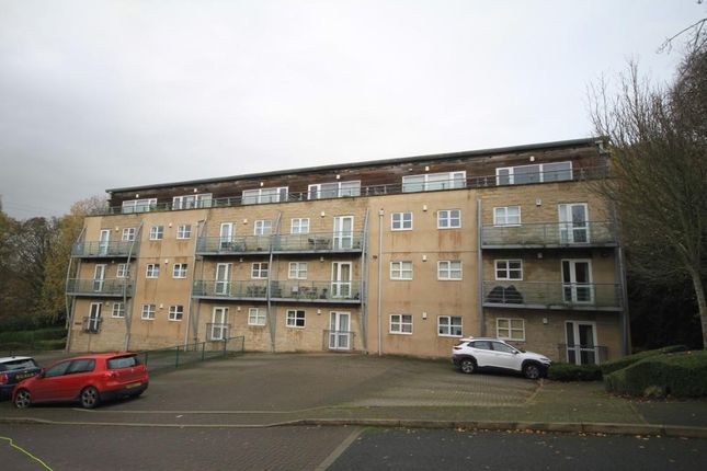Thumbnail Flat to rent in Brackendale, Bradford