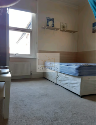 Room to rent in Westbury Avenue, Haringey, London