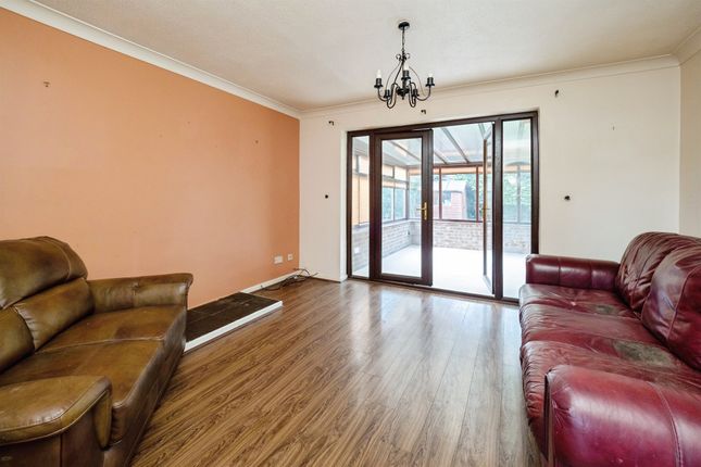 7, Scotts Garth Close, Beverley photo 3
