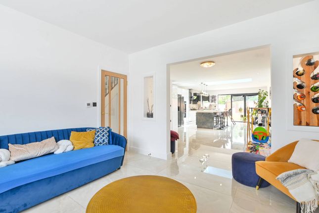 Thumbnail Property to rent in Randell Avenue, Gladstone Park, London