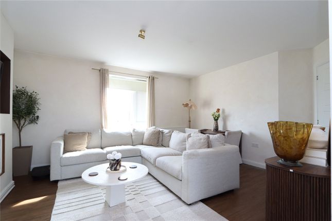 Flat 5, 5, Ellerman Square, Brooklands photo 4