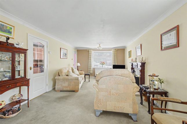 26, Trowell Park Drive, Nottingham photo 4