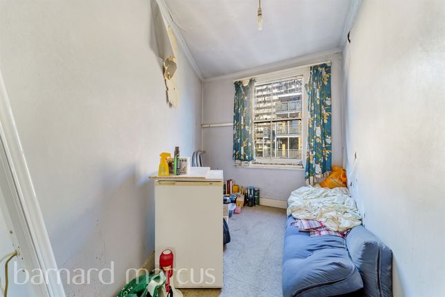 End terrace house for sale in Spring Grove, London