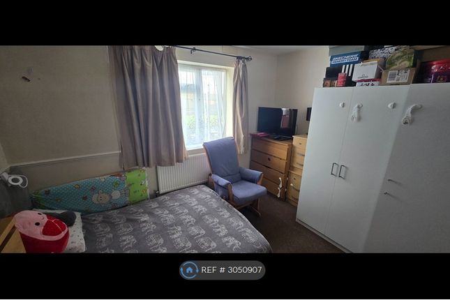 Meadfield, Edgware photo 5