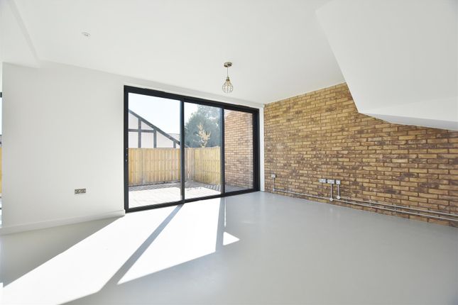 4 Bed Town House To Rent In The Mount Hale Barns Altrincham Wa15