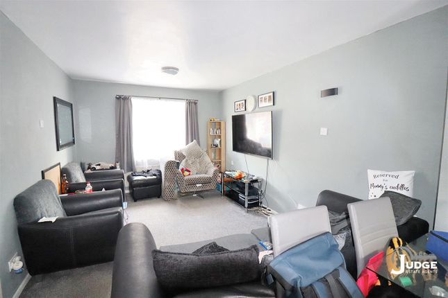 61, Pitchens Close, Leicester photo 4