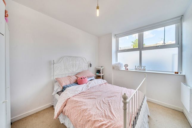 Flat 2, Portman House 16-20,, Victoria Road, Romford photo 4