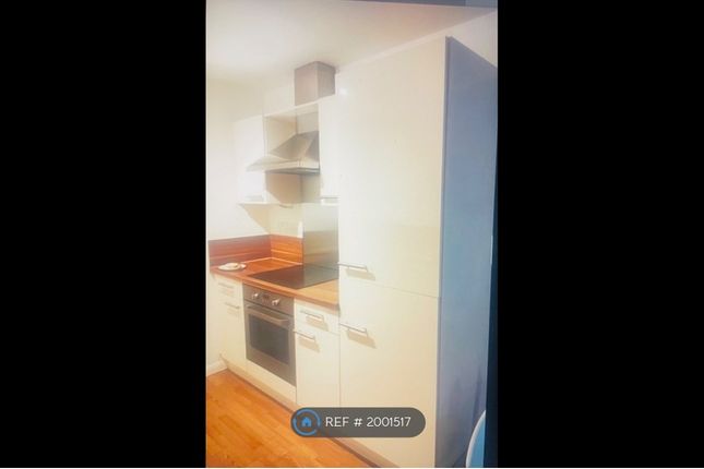 Flat to rent in Mann Island, Liverpool