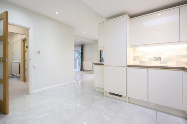 41, Shaldon Way, Walton-on-Thames photo 4