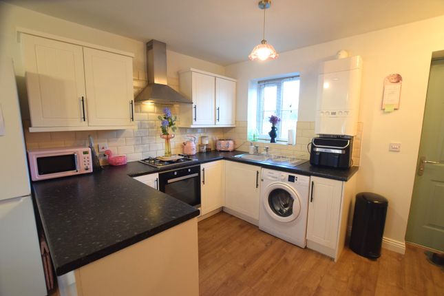2, Fox Close, Shrewsbury photo 3