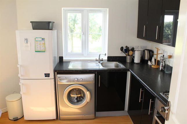 37, Wharton Crescent, Nottingham photo 5
