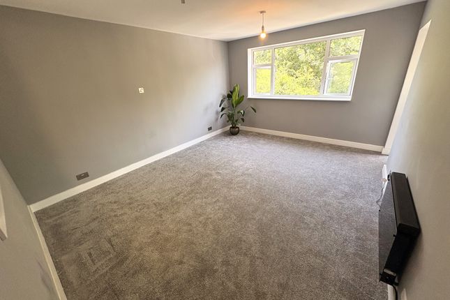 21, Hearsall court, Coventry photo 5