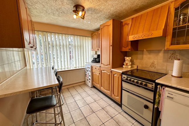 19, Spinney Close, Walsall photo 2