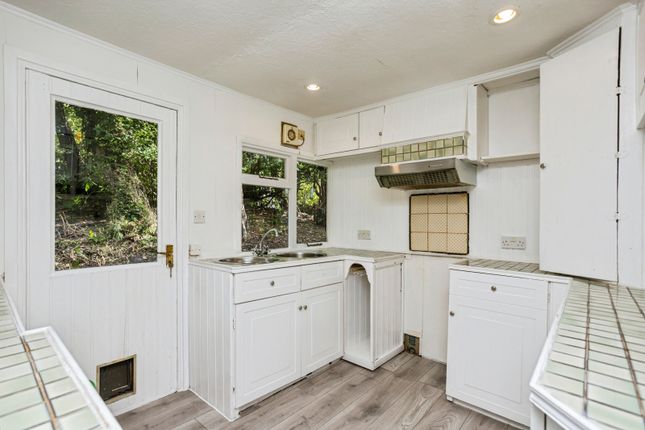 4, Woodpecker Way, Turners Hill photo 3