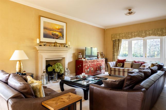 27, Pilgrims Way, Reigate photo 2
