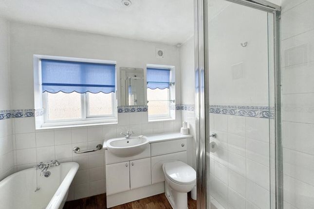 11, Glentrammon Close, Orpington photo 3