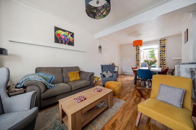 32, Upper Queen Street, Surrey photo 2