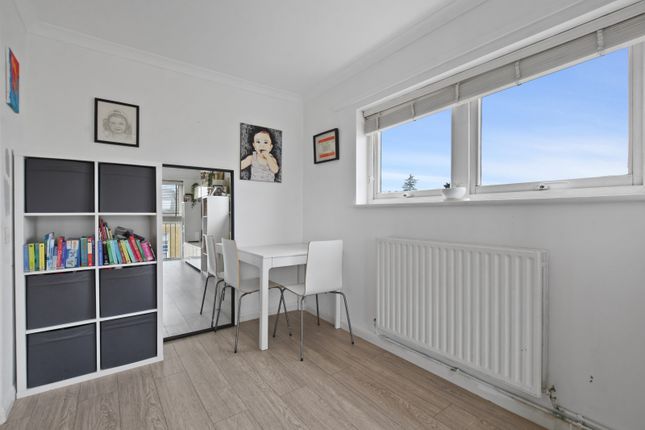 Barrett Court, Jubilee Close, LONDON photo 3