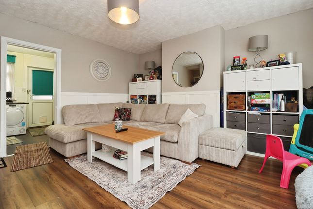 80, Priory Road, WELLINGBOROUGH photo 2