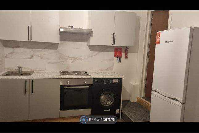Flat to rent in Sinclair Road, London