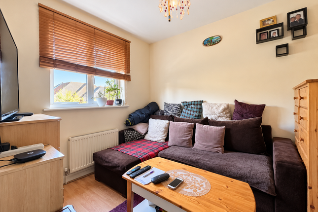 Westminister Drive, Palmers Green photo 2
