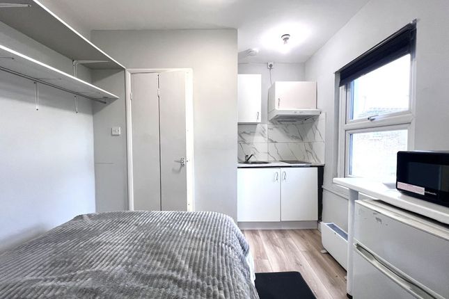 Flat 7, 2(A) Agar Grove, Camden Town, NW1 9TD photo 3