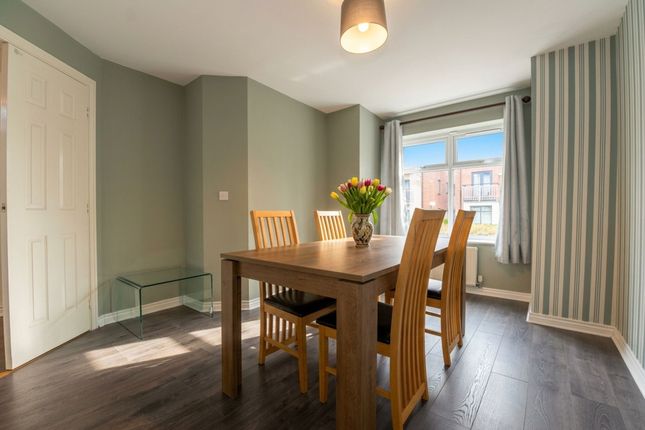 33 Mere Drive, Manchester photo 4