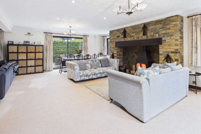 Woodcote,, Stylecroft Road, Buckinghamshire photo 3