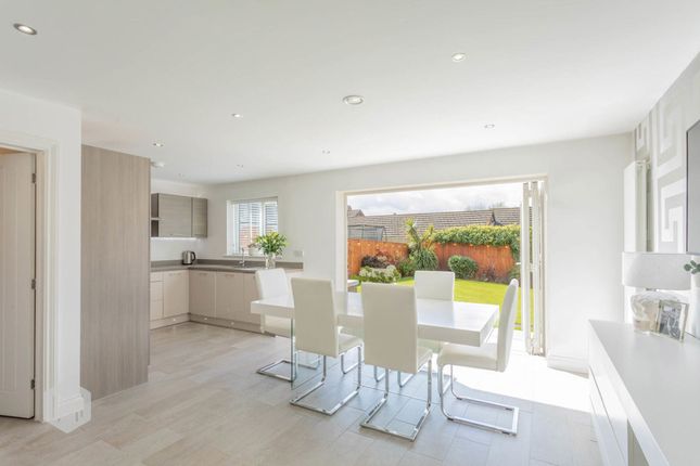 8 Edges Farm Close, Bolton photo 2