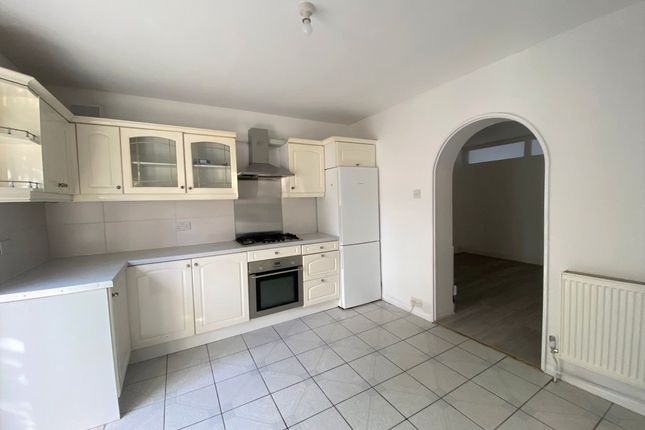 97, Porters Avenue, DAGENHAM photo 2