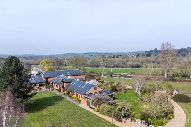 5, Manor Court, Heath & Reach photo 2