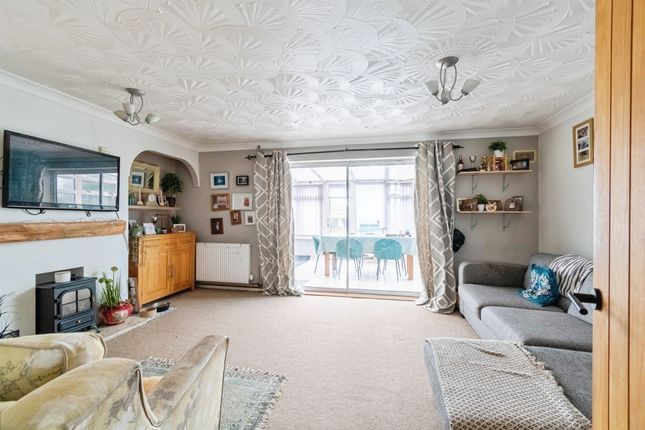 19, Pinewood Way, Chippenham photo 4