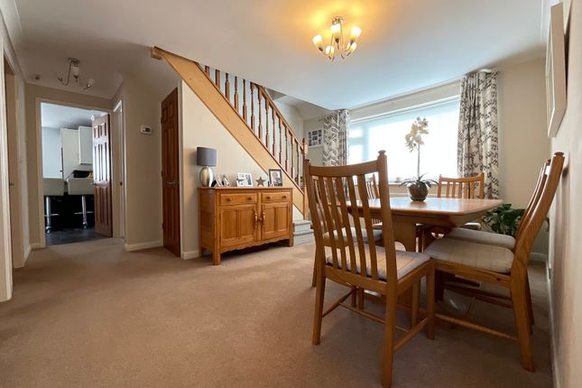 16 Knolls Close, Scarborough photo 3