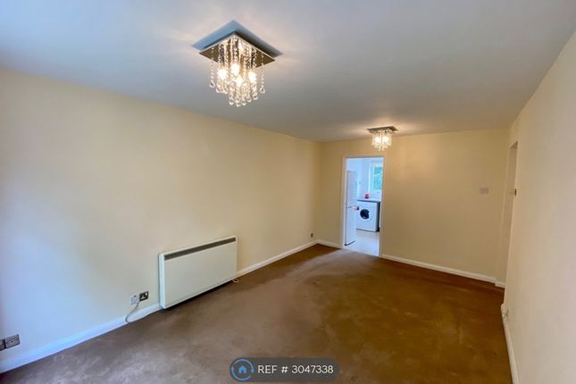 Camberley Court, Blackbush Close, Sutton photo 3