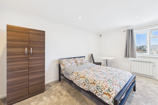 Studio flat on Flat 14, 49a West Street, Brighton, Brighton, £1,050/mo