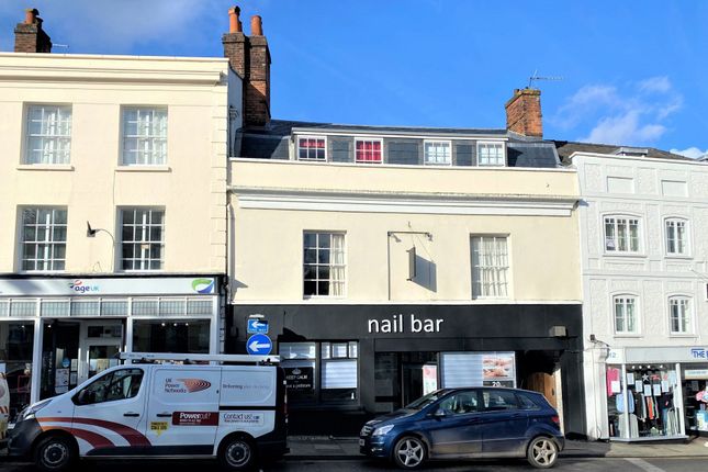 Studio flat on Flat 4, 16 South Street, Dorking, £128,000