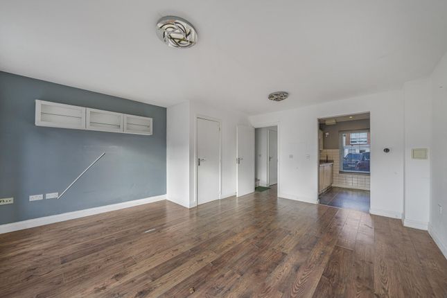 14, Hyde Grove, Dartford photo 2