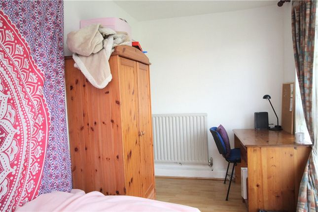 Flat to rent in Park Barn Drive, Guildford, Surrey