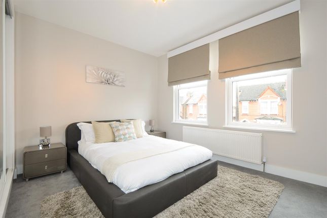 Flat to rent in Eardley Road, Wandsworth Borough