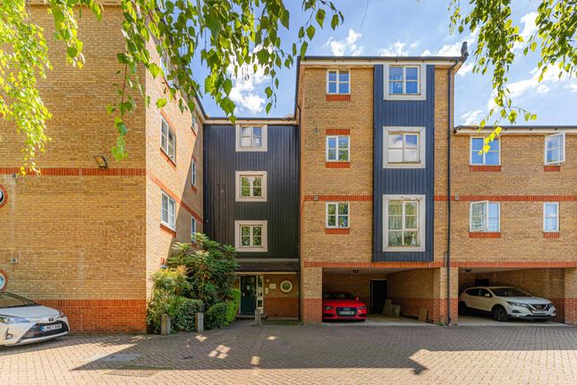 2-bed house on Flat 8 Greener Court, 1, Martini Drive, Enfield, £250,000