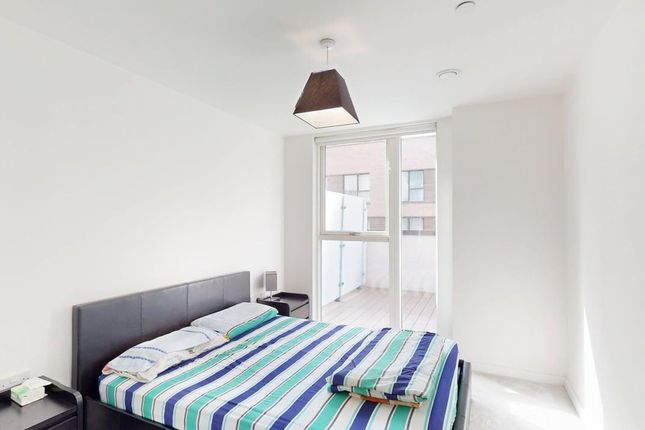 Flat 27, 17, Bessemer Place, London photo 2