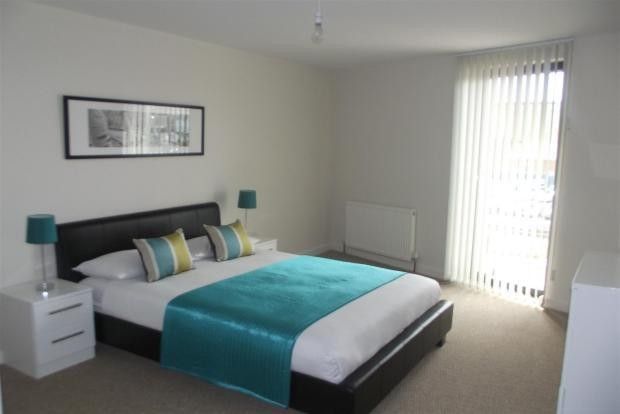 Flat to rent in Connaught Road, London