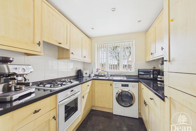 17, Faller Fields, Lydney photo 3