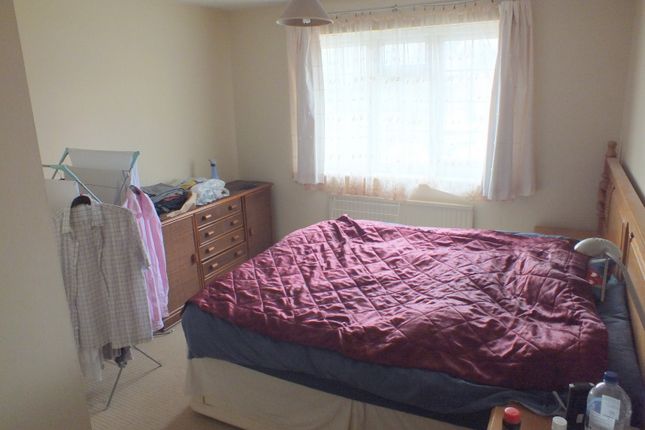 38a Woburn Avenue, Farnborough photo 4