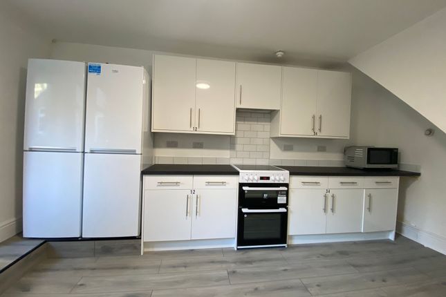 Room 6 182, Hughenden Road, High Wycombe photo 4